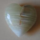 Herz aus weisen Onyx Marmor